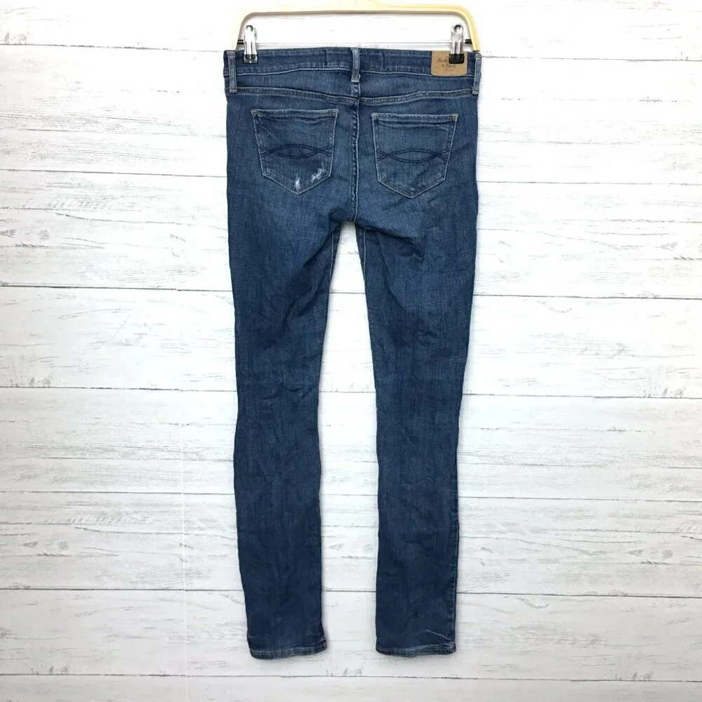 Abercrombie & Fitch Women's Jeans Skinny Low Rise Distressed size 4 length 32